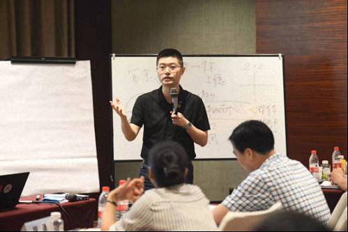 【名師訪談】劉圻教授《商業(yè)模式設(shè)計與公司價值創(chuàng)造》DBA課程采訪84.jpg