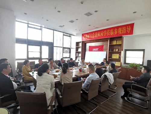 参观房地产评估与经纪会长单位——赣州教学点总裁22班师生走进鼎信房地产436.jpg