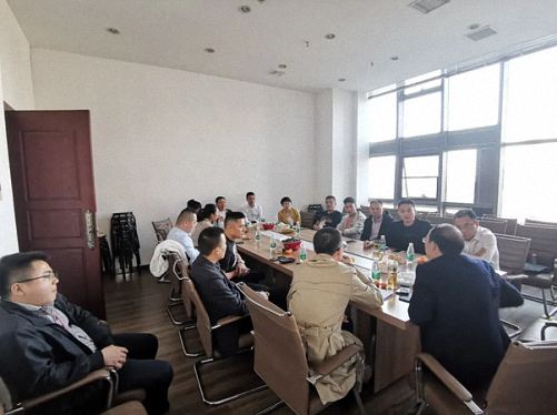 参观房地产评估与经纪会长单位——赣州教学点总裁22班师生走进鼎信房地产780.jpg