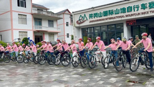 赣州新商界十一班十年之约再启航456.jpg