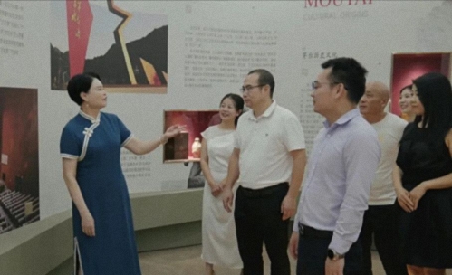 【企业走访】赣州32班集体走访茅台文化体验馆(云星·公园大观店)433.jpg 【企业走访】赣州32班集体走访茅台文化体验馆(云星·公园大观店)433.jpg